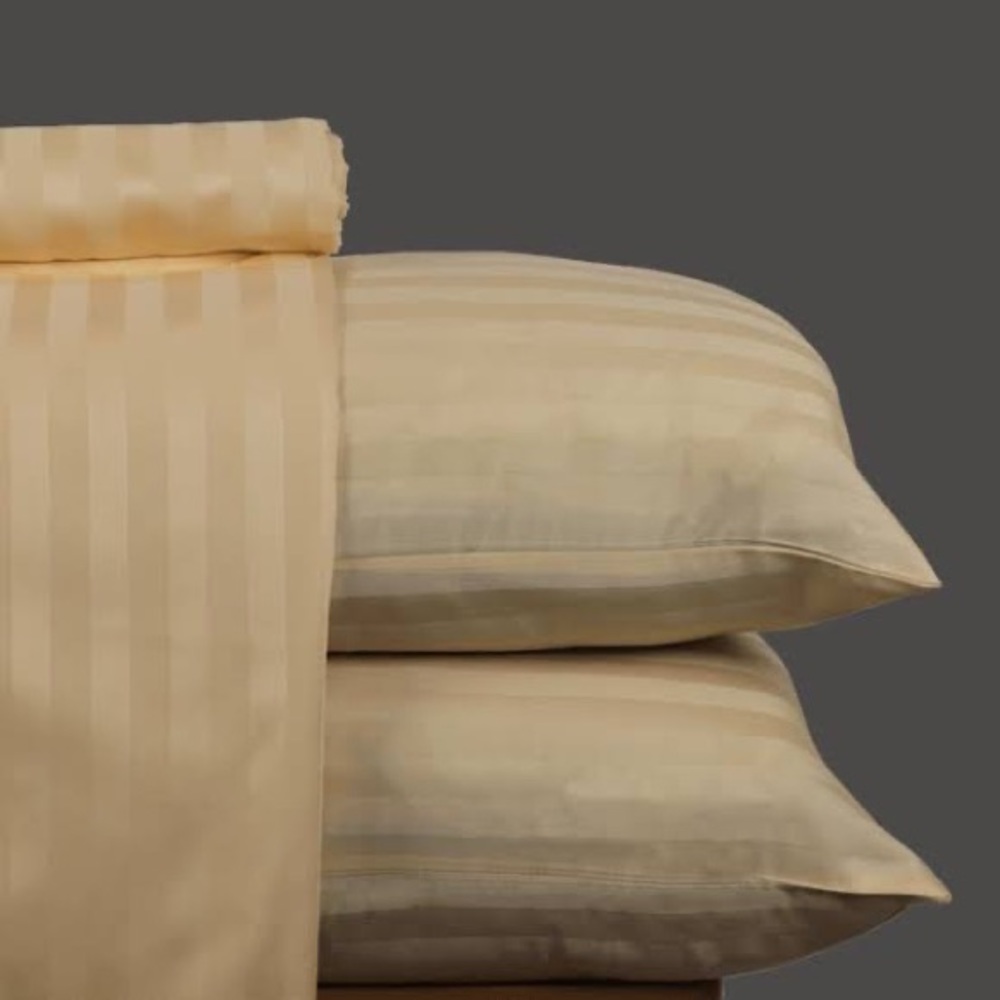 Queen size bedsheet set - Picture 2 of 2